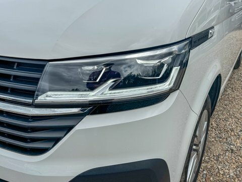 Volkswagen Transporter Crew Cab EK74TUW White #4
