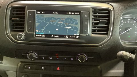 Vauxhall Vivaro Dynamic White #11