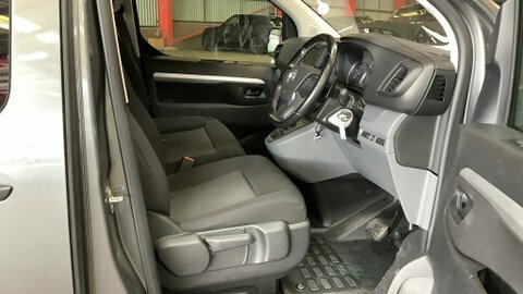 Vauxhall Vivaro Dynamic White #9