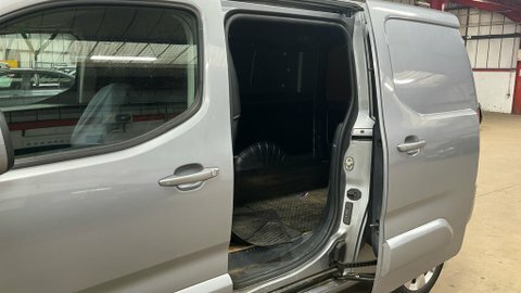 Vauxhall Combo Panel Van 1.5 Turbo D 2000 Sportive 201969 Grey #8