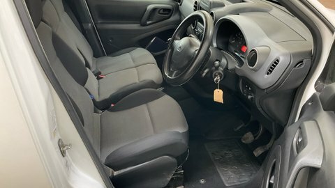 Peugeot Partner Mpv White #9