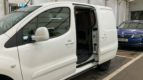 Peugeot Partner Mpv White #8