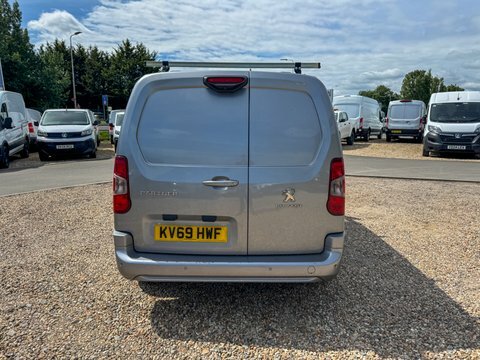 Peugeot Partner Mpv White #7