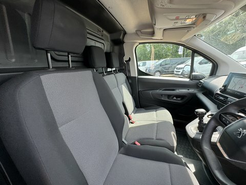 Peugeot Partner Mpv White #14