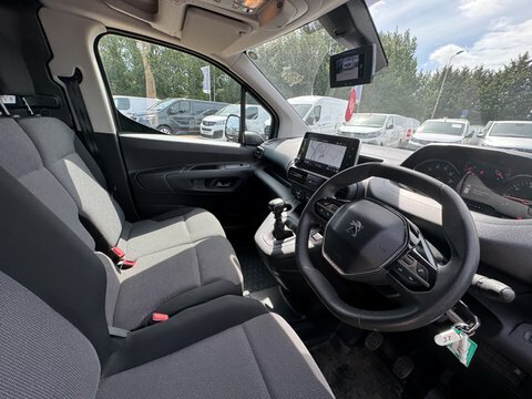 Peugeot Partner Mpv White #15