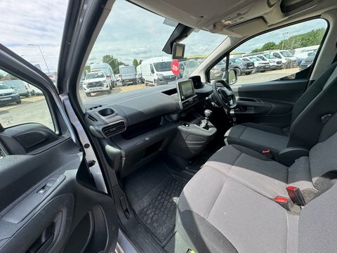 Peugeot Partner Mpv White #12