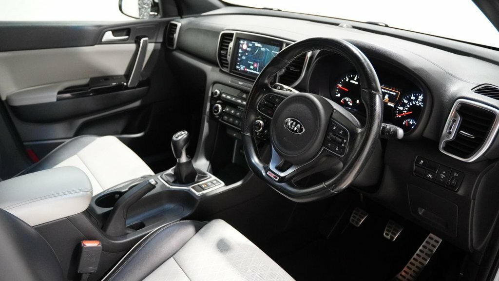 Kia Sportage Suv GC17HWH White #2