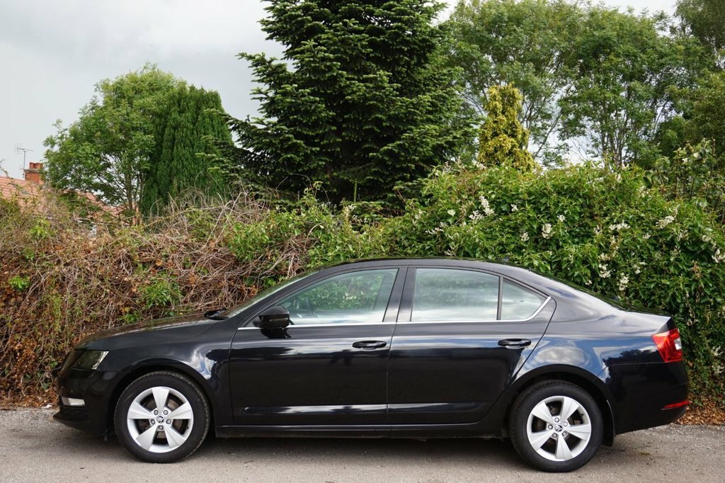 Skoda Octavia 1.6L Se Technology Black #2