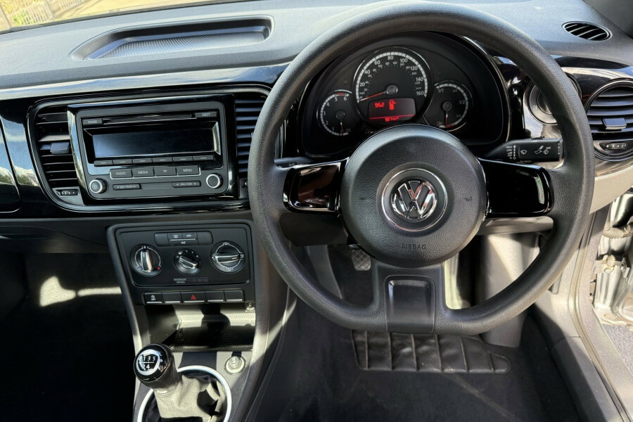 Volkswagen Beetle White #13