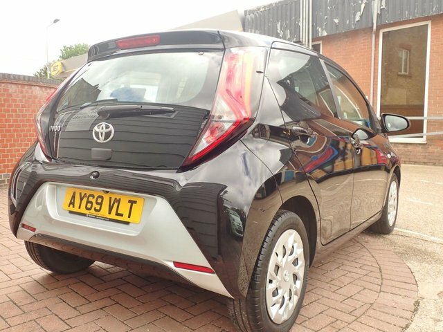 Toyota Aygo 1.0 Vvt-i X-play Hatchback AY69VLT Black #5