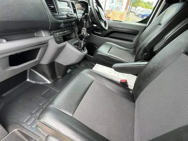 Vauxhall Vivaro Turbo D 2900 Edition FL69XAB White #4