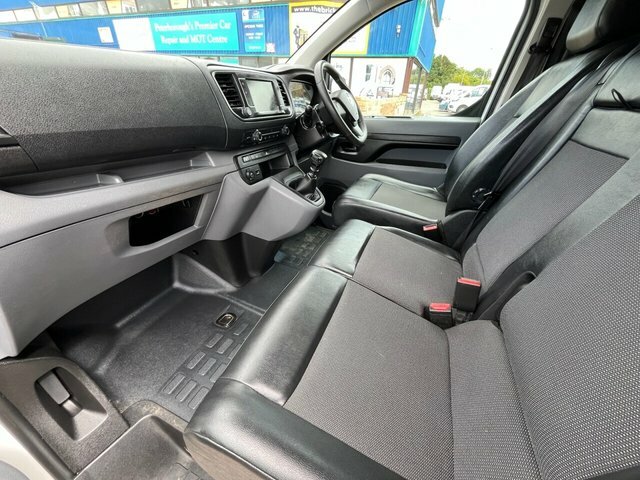 Vauxhall Vivaro Turbo D 2900 Sportive White #4