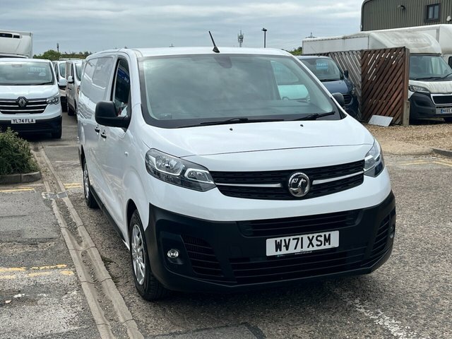 Vauxhall Vivaro Turbo D 2900 Dynamic White