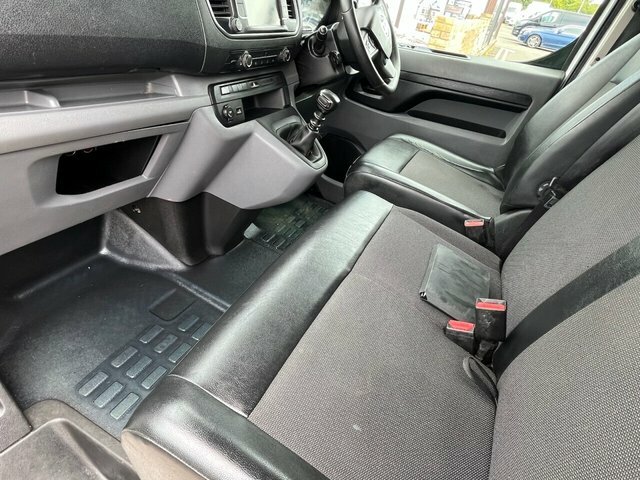 Vauxhall Vivaro Turbo D 2900 Dynamic White #5
