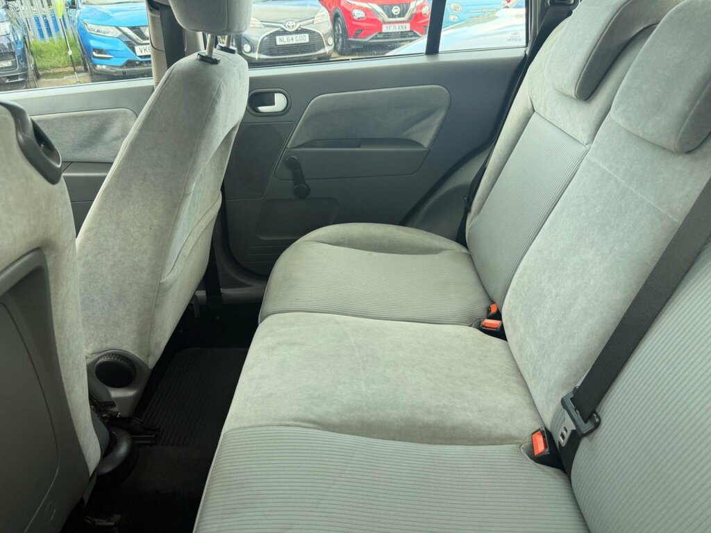 Ford Fusion Hatchback Silver #14