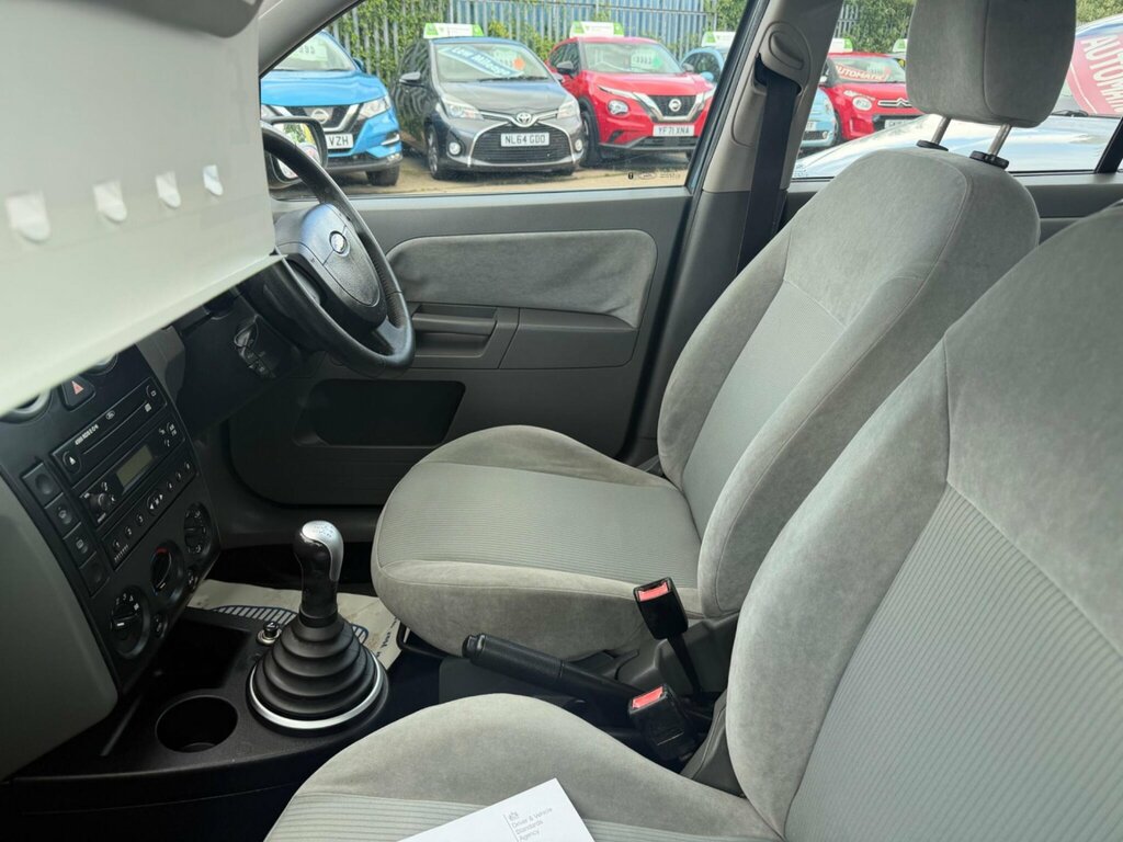 Ford Fusion Hatchback Silver #16