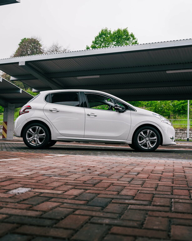 Peugeot 208 E-hdi Active White #12