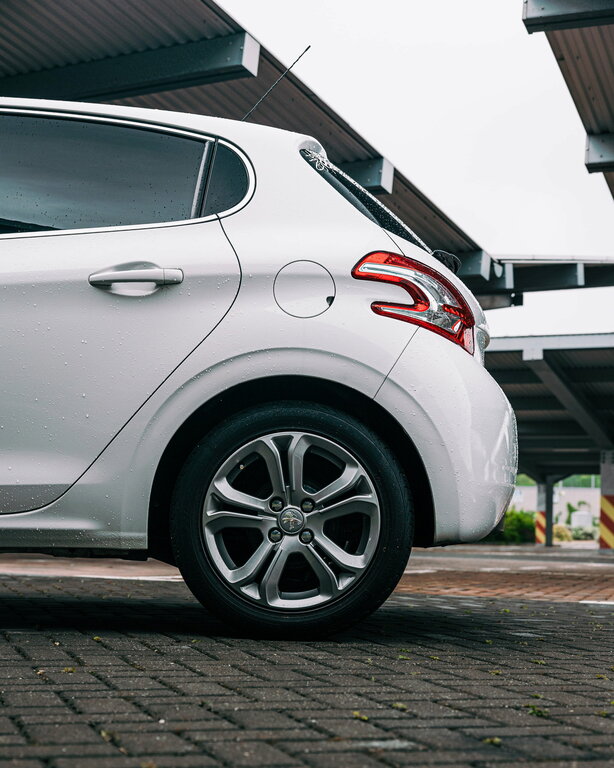 Peugeot 208 E-hdi Active White #13