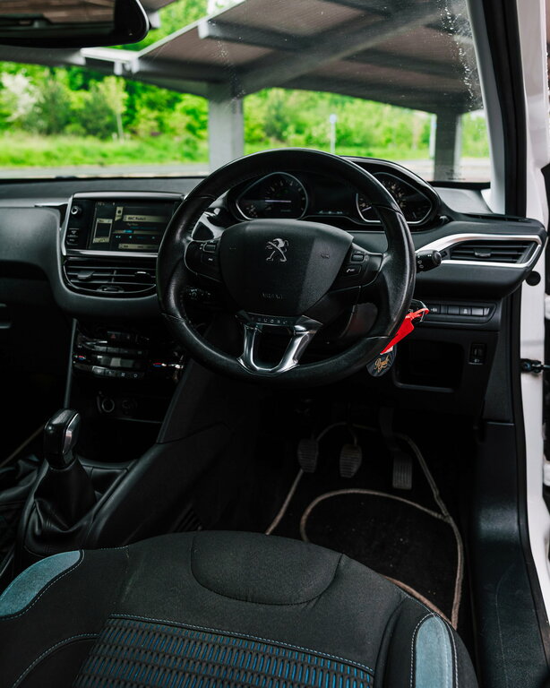 Peugeot 208 E-hdi Active White #23