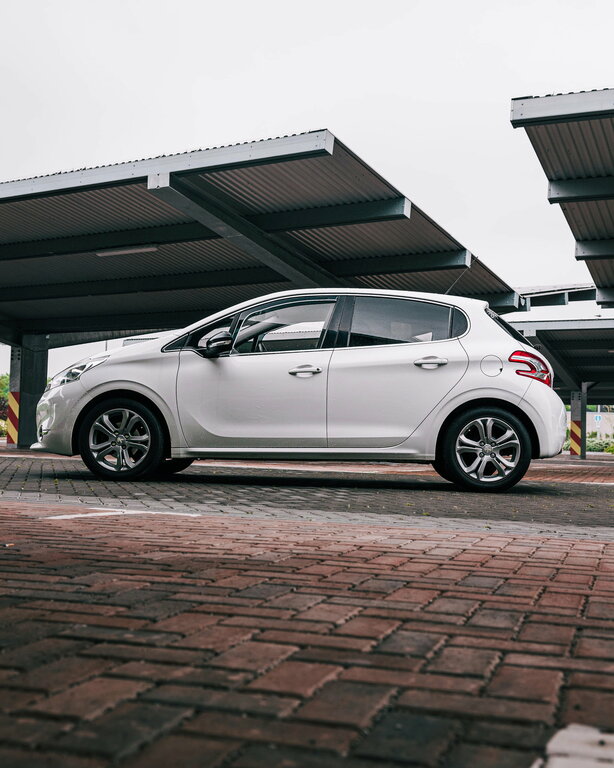 Peugeot 208 E-hdi Active White #11