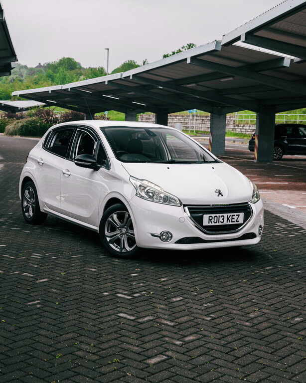 Peugeot 208 1.2 Vti Allure Hatchback Euro 5 White #2