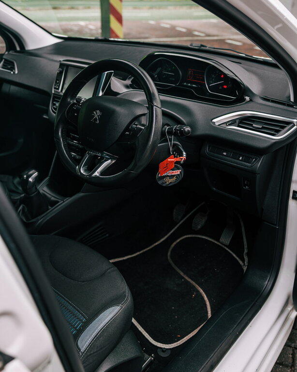 Peugeot 208 E-hdi Active White #22