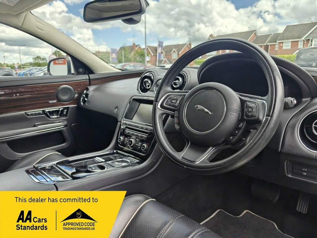 Jaguar XJ 3L Portfolio White #2