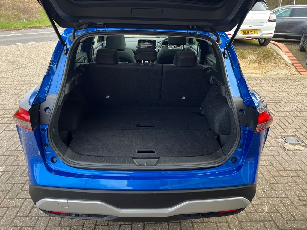 Nissan Qashqai 1.3 Dig-t Mh Premiere Edition KU71ZMX Blue #4