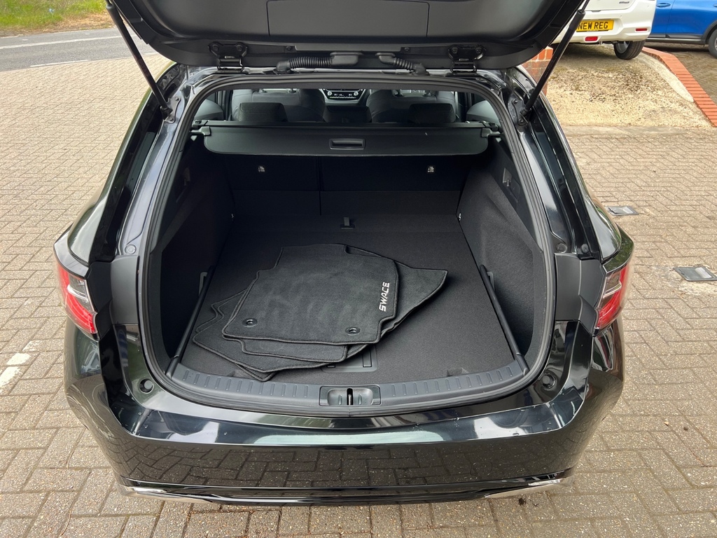 Suzuki Swace 1.8 Hybrid Motion Cvt Black #4