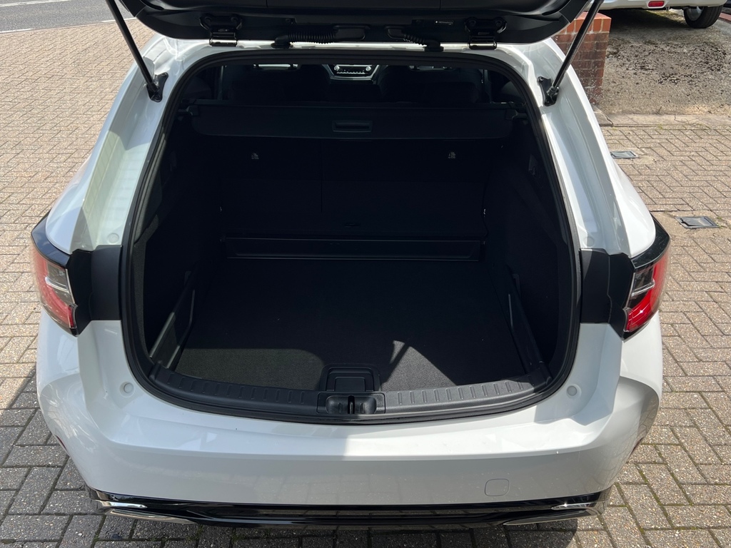 Suzuki Swace 1.8 Hybrid Motion Cvt White #4