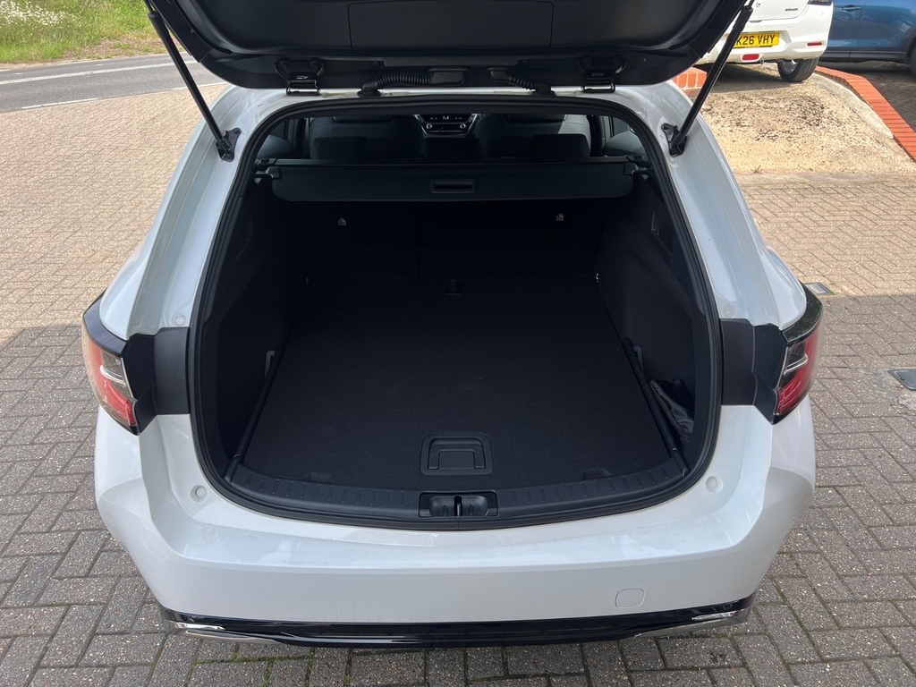 Suzuki Swace 1.8 Hybrid Motion Cvt KR25EFX White #4