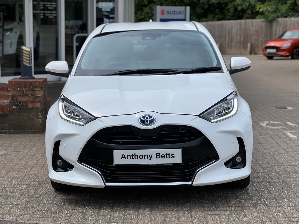 Toyota Yaris 1.5 Hybrid Excel Cvt White