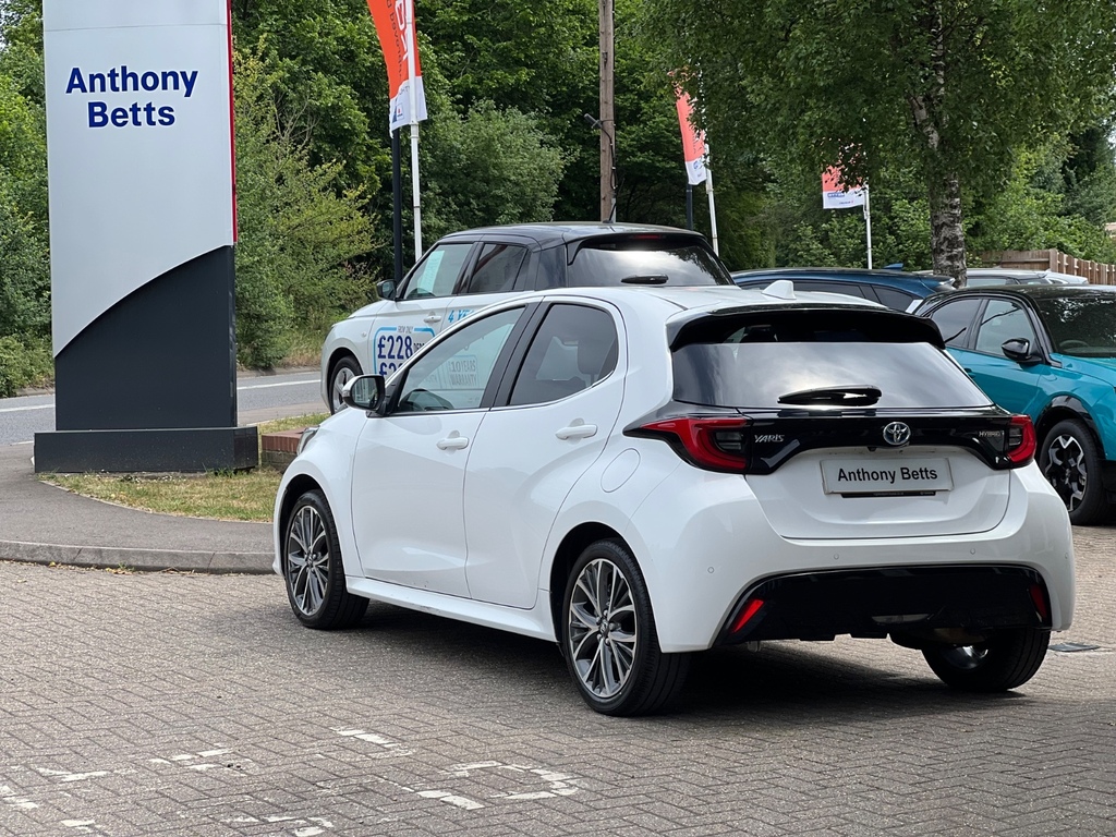 Toyota Yaris 1.5 Hybrid Excel Cvt MW23CVB White #6