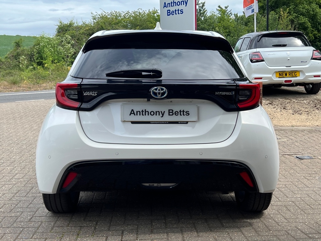 Toyota Yaris 1.5 Hybrid Excel Cvt MW23CVB White #5