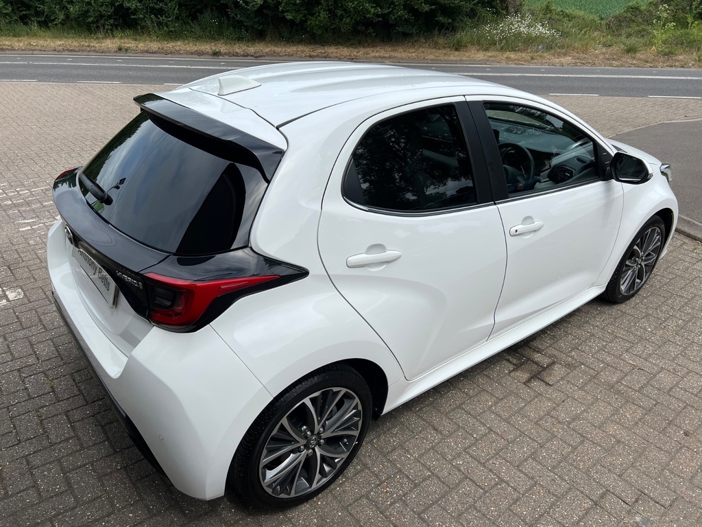 Toyota Yaris 1.5 Hybrid Excel Cvt MW23CVB White #3