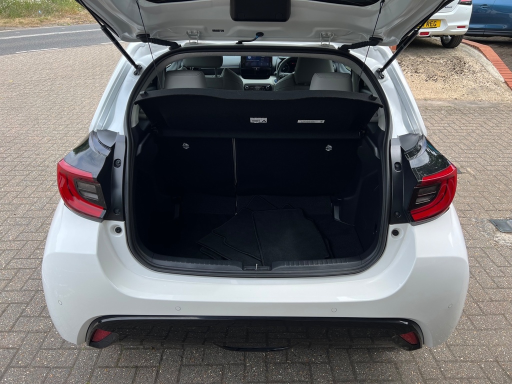 Toyota Yaris 1.5 Hybrid Excel Cvt MW23CVB White #4