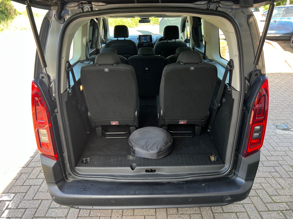 Citroen e-Berlingo 100Kw Feel XL 50Kwh 7 Seat Grey #5