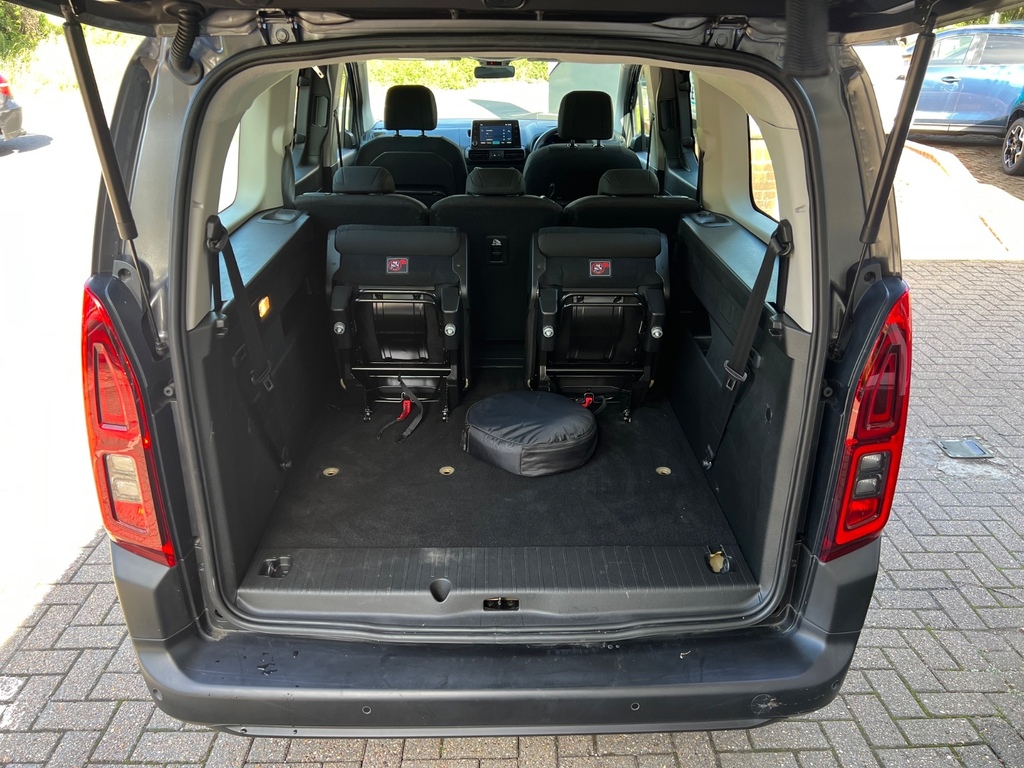Citroen e-Berlingo 100Kw Feel XL 50Kwh 7 Seat Grey #6