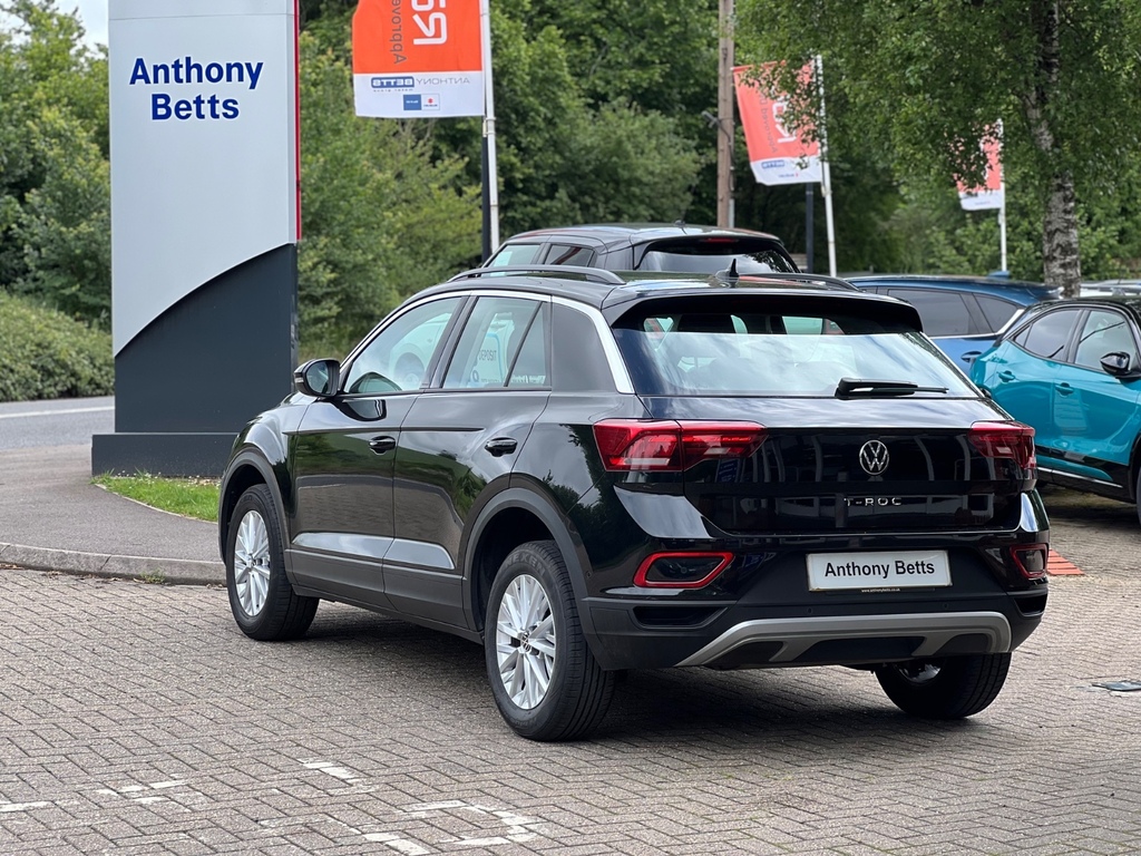Volkswagen T-Roc 1.0 Tsi 115 Life YE75LCU Black #6