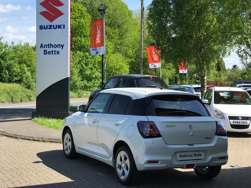Suzuki Swift 1.2 Mild Hybrid Motion White #6