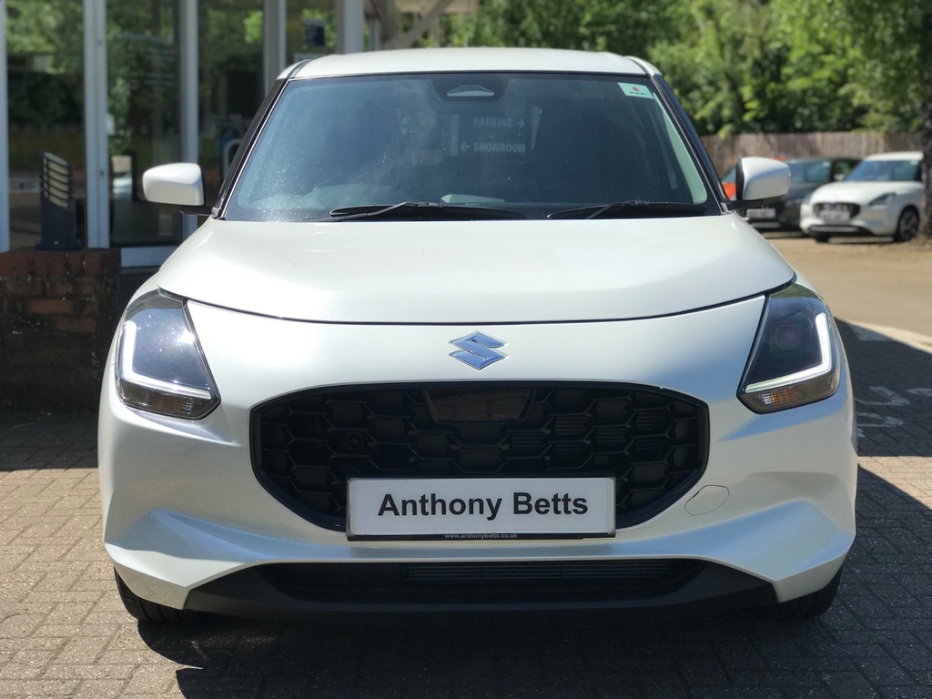 Suzuki Swift 1.2 Mild Hybrid Motion White