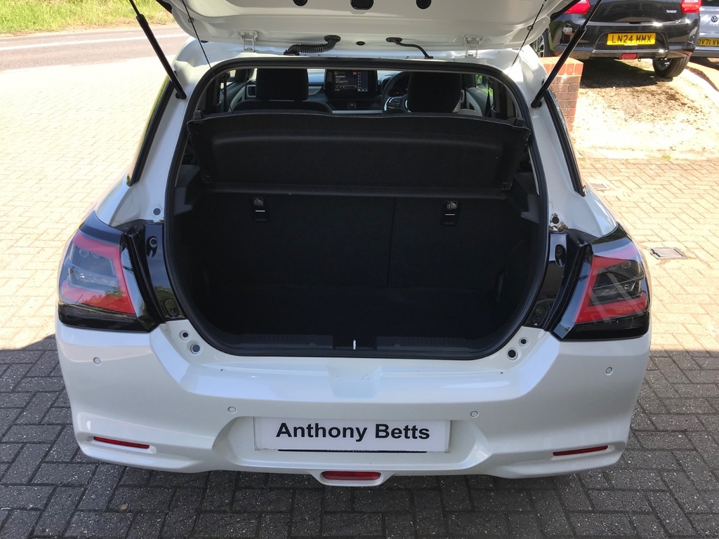 Suzuki Swift 1.2 Mild Hybrid Motion White #4