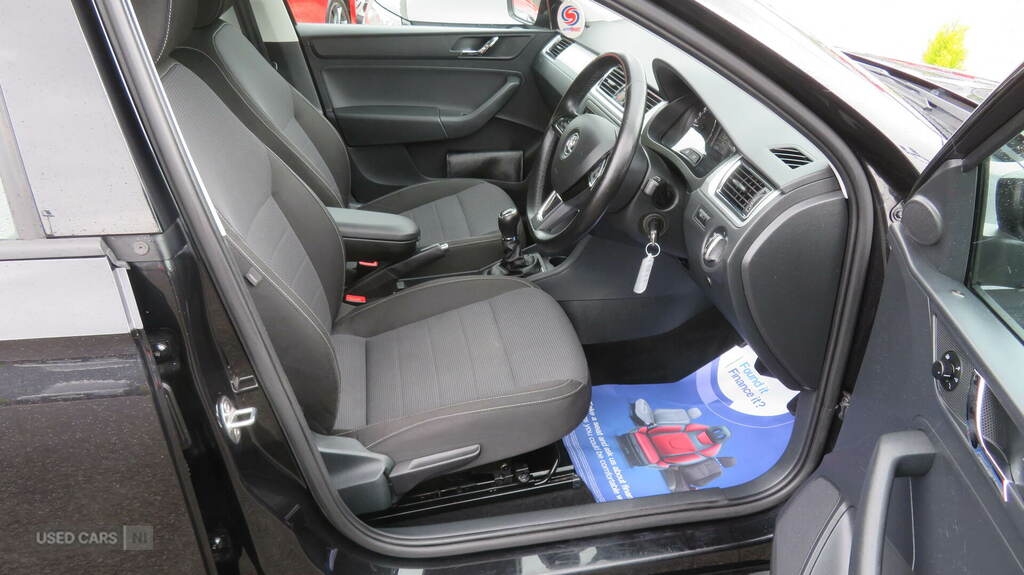 Skoda Rapid 1.6 Tdi Se 2014 White #7