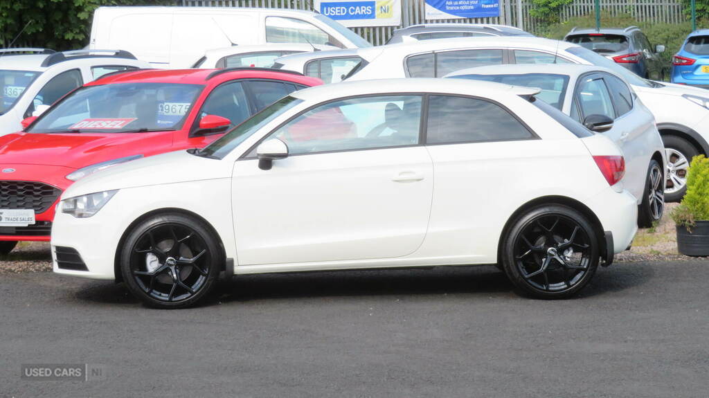 Audi A1 1.6 Tdi Se White #6