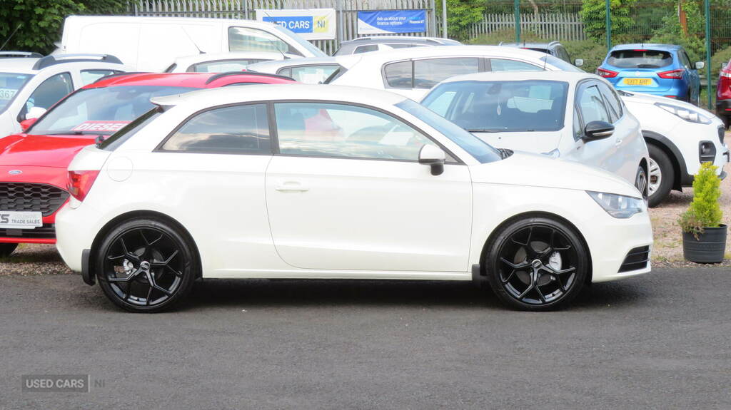 Audi A1 1.6 Tdi Se White #2