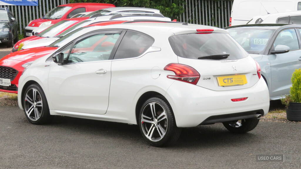 Peugeot 208 1.6 Bluehdi 120 Gt Line White #6