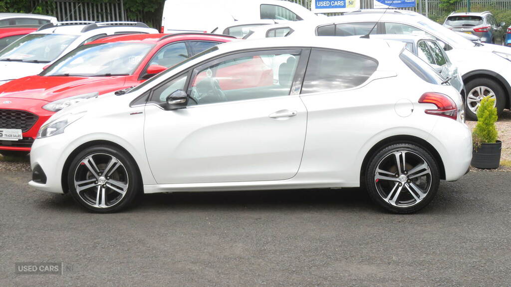 Peugeot 208 1.6 Bluehdi 120 Gt Line White #5