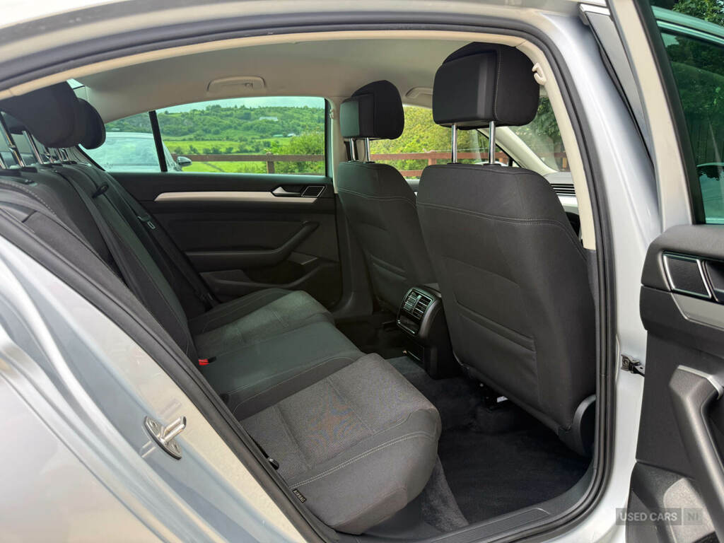 Volkswagen Passat 2L R-line Black #10