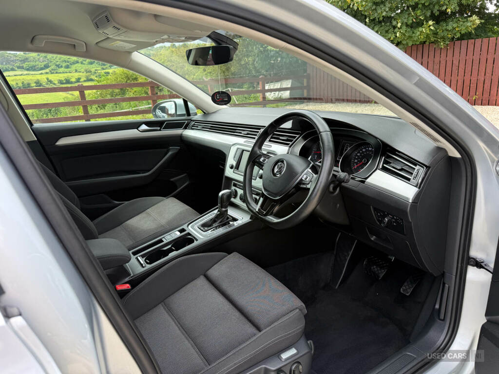 Volkswagen Passat 2L R-line Black #8