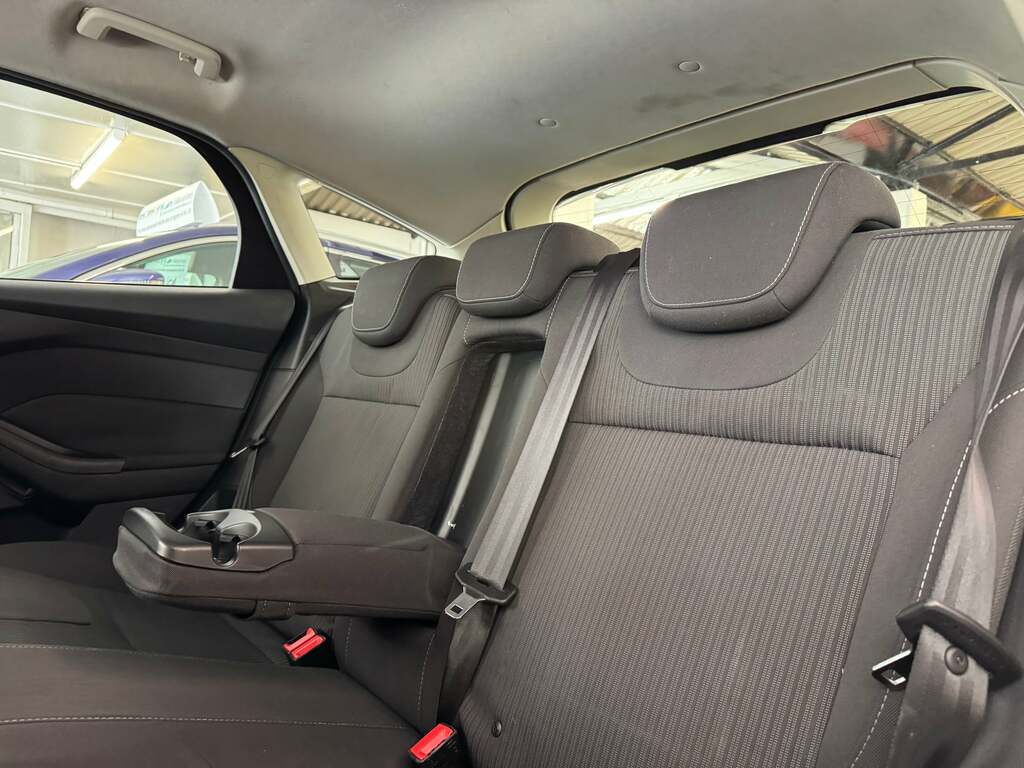 Ford Focus Titanium X 5-Door Black #9